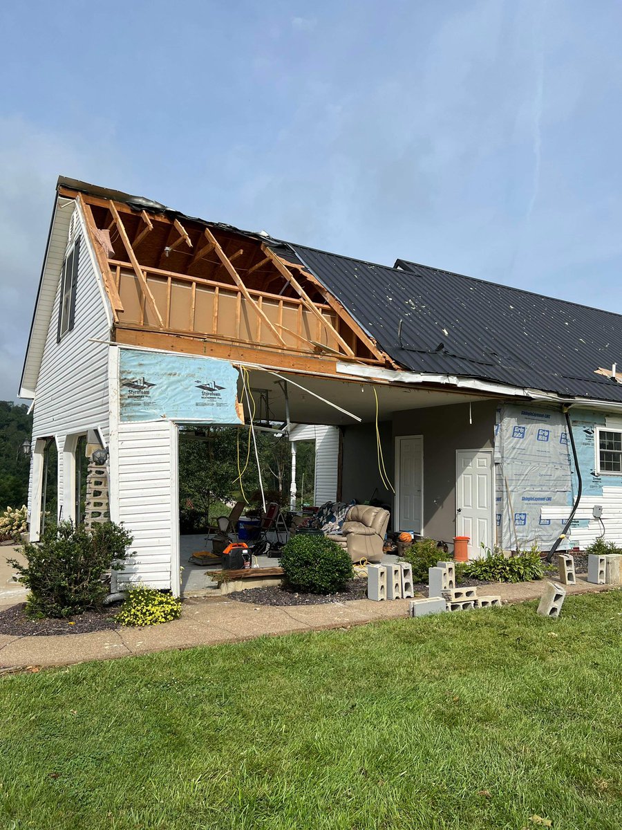 WKUweather's tweet photo. Our Lead Emergency Management Operator, General Forecaster, and @wxornotBG contributor, Jake Disinger recently assisted the @NWSLouisville office with drone damage surveying in southern Indiana, where EF-1 tornadoes occurred. Jake also worked with @NWSPaducah this summer. #WKU https://t.co/ETfqgZmhZj