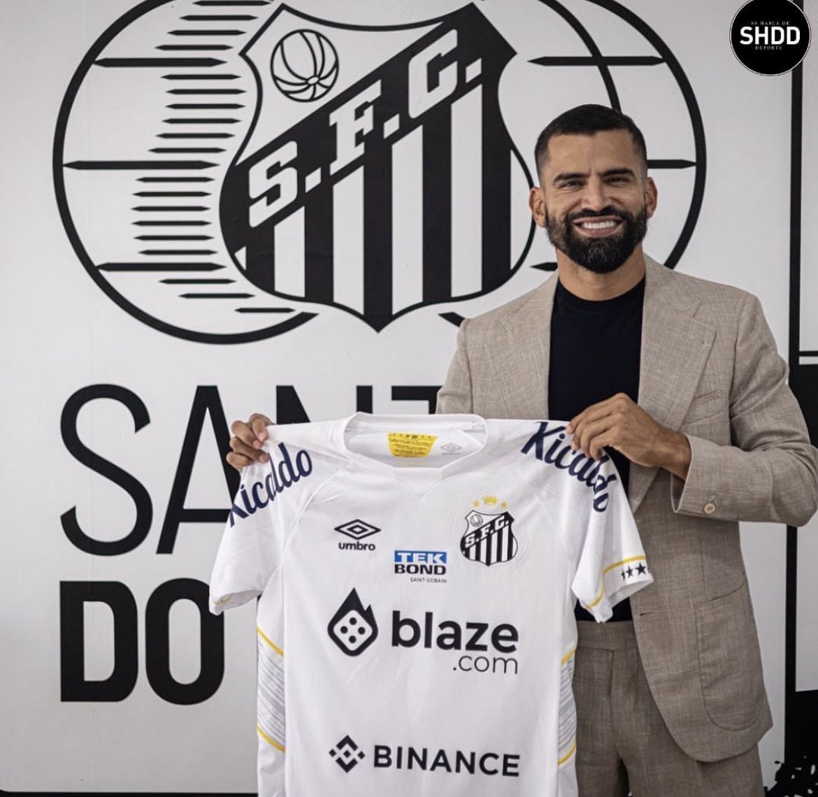 Sehabladeporteo's tweet photo. 🇻🇪 ¡ TOMAS RINCON ES NUEVO JUGADOR DEL SANTOS ! 🇧🇷⚽️
🆕 El general pone fin a 15 años de trayectoria en el fútbol europeo.
🔜 Además, sera compañero de Yeferson Soteldo.
#tomasrincon #soteldo #santos #santosfc #venezuela https://t.co/53oLkY5vlS