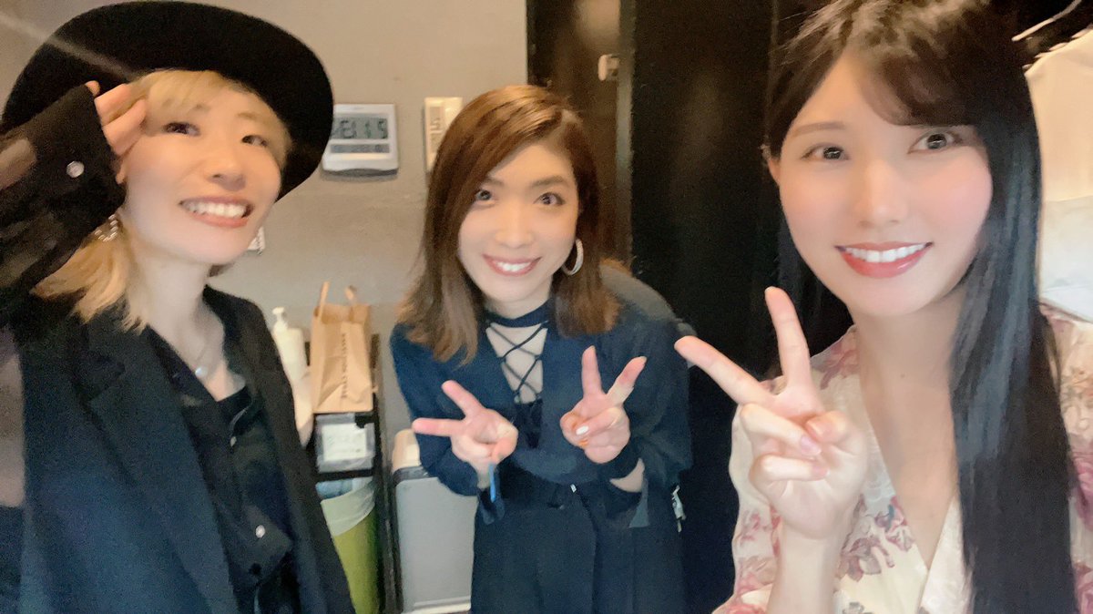 a_style0303's tweet photo. メンバーで撮り忘れたので女性陣載せます
Dr.小久保里沙さん　Ba.萩原みのりさん

雨の中来てくださった方々
本当にありがとうございました❁︎

by柚 https://t.co/sxUOoVsZCq