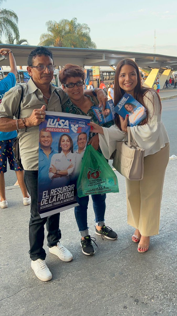 andressantosa's tweet photo. No hay chanse para las mentiras. El pueblo de a pie, los sencillos, las grandes mayorías tienen esperanza de que este Domingo empieza #ElResurgirDeLaPatria. Saben que #YaLoHicimos y ahora lo haremos mejor. @LuisaGonzalezEc @ecuarauz 🇪🇨 https://t.co/A14VFOcUbC