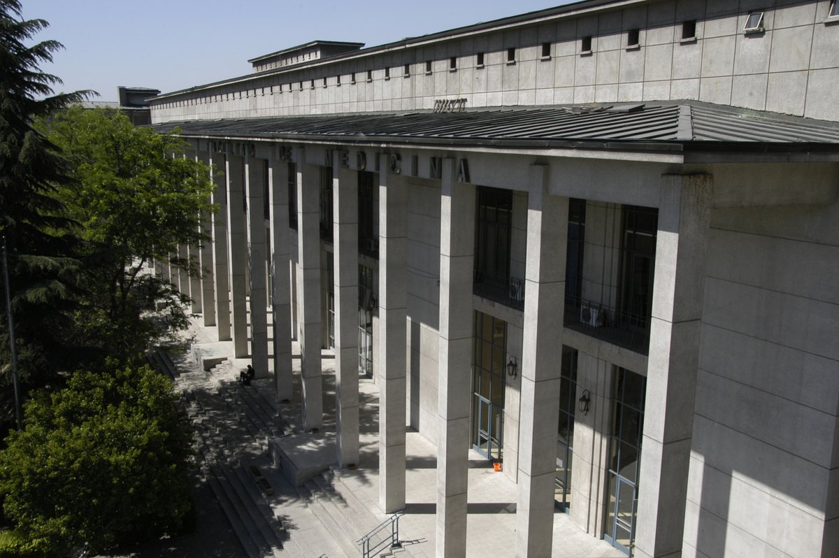 Carrera de Medicina de <a href="/MedicinaUChile/">Facultad de Medicina</a> <a href="/uchile/">Universidad de Chile</a> es acreditada por 7 años por la CNA. Un orgullo para toda nuestra comunidad, en especial para la Escuela de Medicina, en el año de su 190 aniversario.