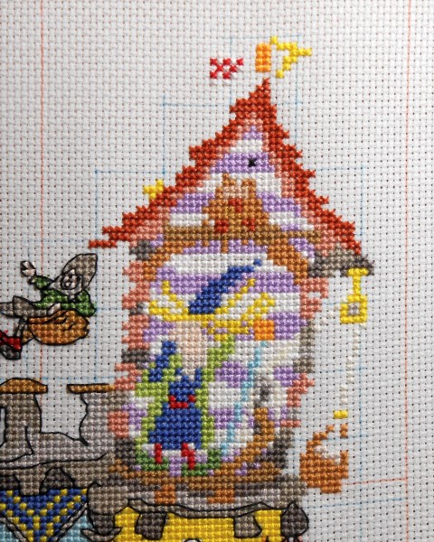 getsuroukan's tweet image. Cut Thru' Castle
クロスステッチ部分全部終わった～！

残りのバックステッチ入れたらスクフレから外そう…
スパンコールはアイロン掛けてから。
今日中にできるかな？
#クロスステッチ #BothyThreads