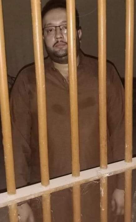 rkoad55's tweet photo. راڻي پور وحشي پير اسد شاھ جي گرفتاري بعد، ايس ايڇ او امير علي چانگ سميت ڊاڪٽر به گرفتار لاڪ اپ حوالي،
#sindh #pakistan https://t.co/yfbqULz4Ox