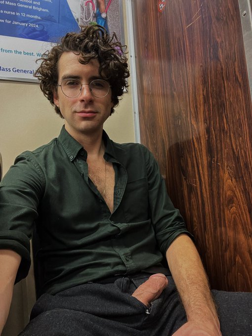 Is this the photo to get me deleted from Insta?  Be a close friend and find out https://t.co/7xGPNLz