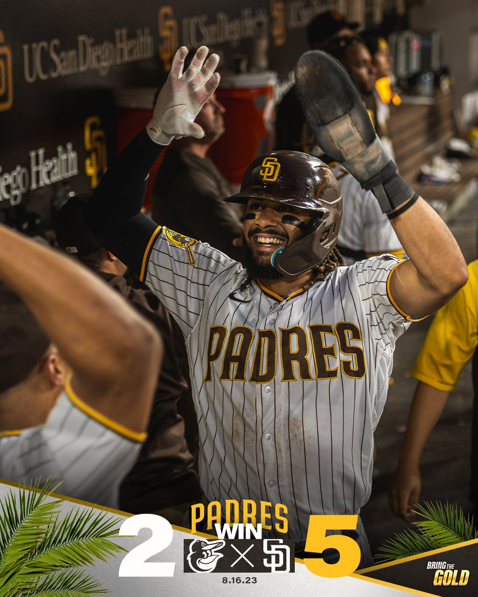 Padres's tweet photo. O yeah 😄

#PadresWin | #BringTheGold https://t.co/rX9Pp8SJzR