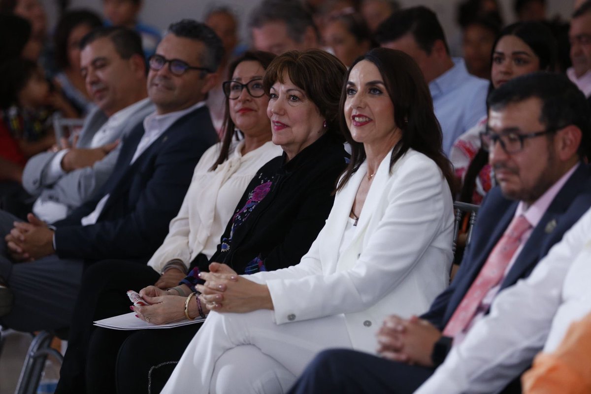Hoy asistimos al 2do Informe de Actividades de mi querida <a href="/CheloGalvez_/">Chelo Gálvez</a> . ¡Felicidades por tu increíble compromiso y dedicación, evidentes en cada aspecto de tu labor! Destaco especialmente tu impulso a la educación desde el Congreso del Estado. 💪📚