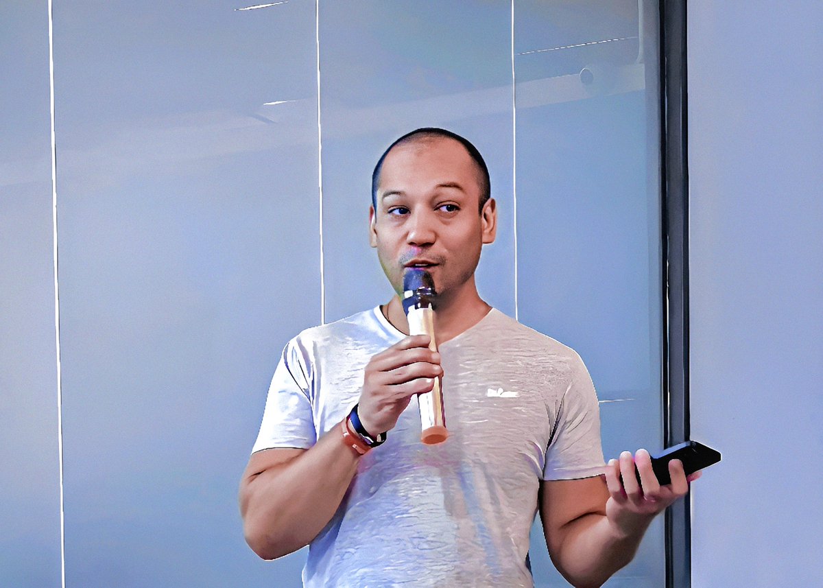 Officience tweet media