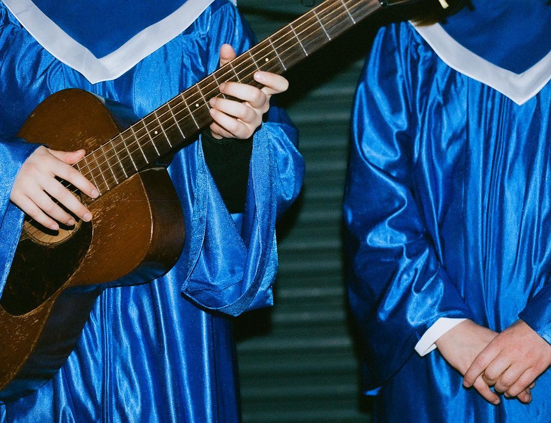 mitskithoughts's tweet photo. new pics of mitski behind the scenes of her newest MV, "bug like an angel" https://t.co/z45YeOCLqe