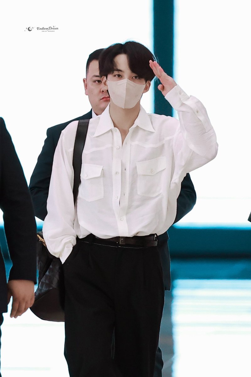 EndlessDream95's tweet photo. 230817 GMP Departure HD

#정한 #윤정한 #JEONGHAN
#ジョンハン 
#세븐틴  #seventeen https://t.co/uKsbtPTWHX