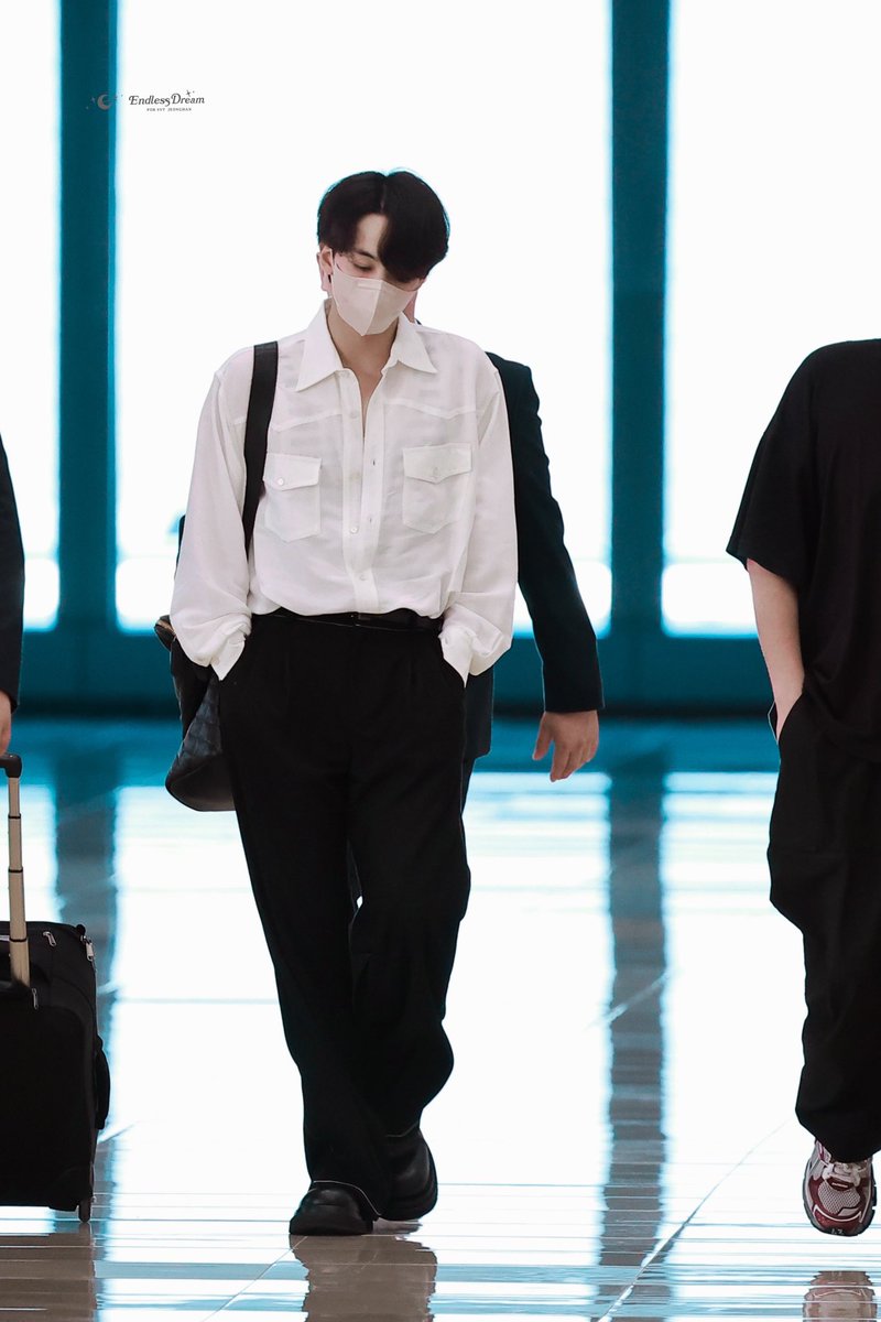 EndlessDream95's tweet photo. 230817 GMP Departure HD

#정한 #윤정한 #JEONGHAN
#ジョンハン 
#세븐틴  #seventeen https://t.co/uKsbtPTWHX