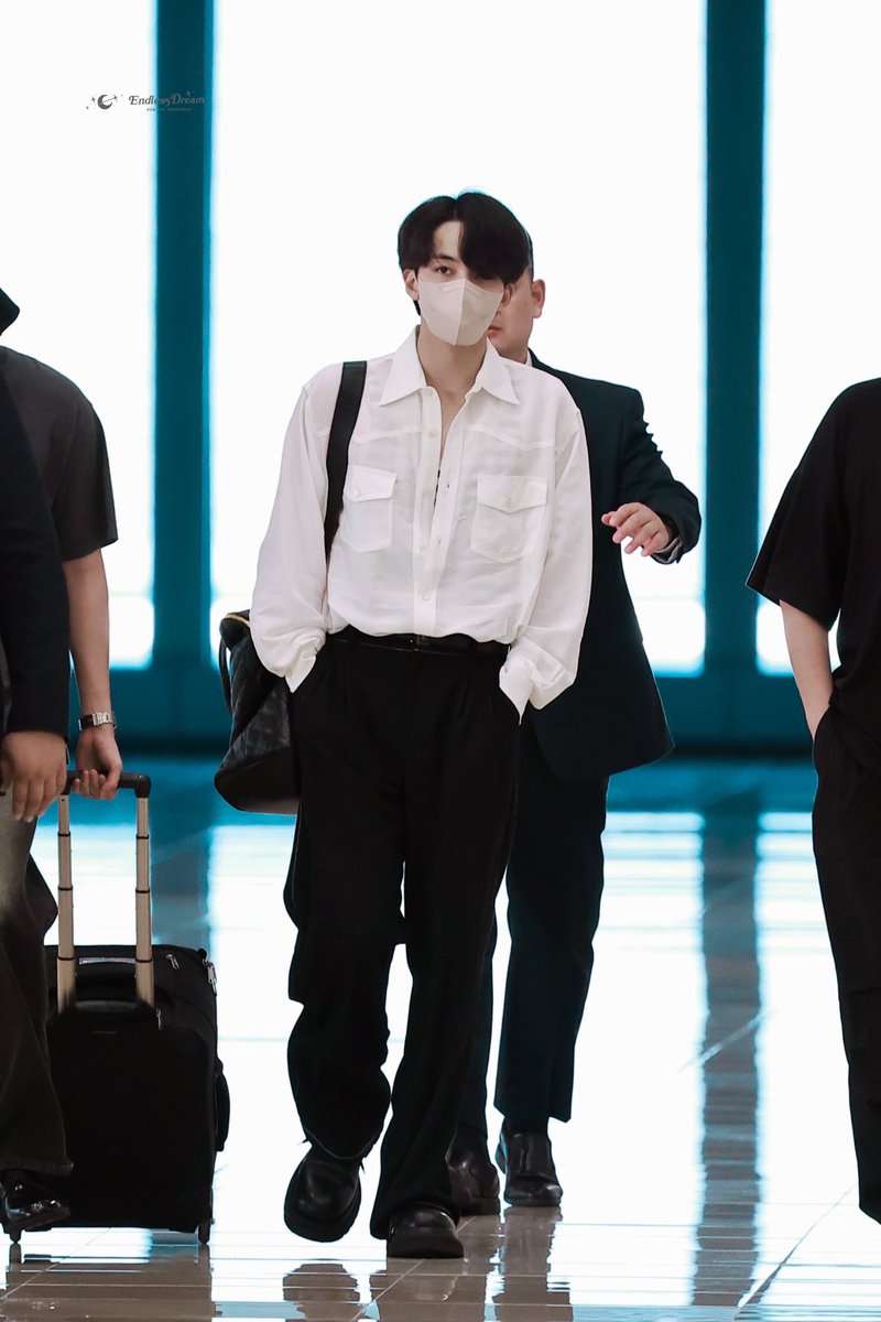 EndlessDream95's tweet photo. 230817 GMP Departure HD

#정한 #윤정한 #JEONGHAN
#ジョンハン 
#세븐틴  #seventeen https://t.co/uKsbtPTWHX