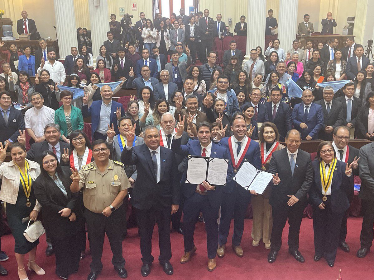 Eduardo Verástegui tweet media