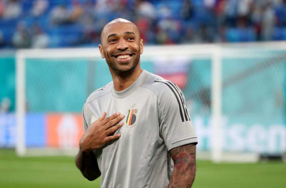 AlertesInfoot's tweet image. Joyeux anniversaire à Thierry Henry, l'un des plus grands joueurs de football de tous les temps ! 🎈🥳

 Il a remporté le Ballon d'Or en 2003 et a été champion du monde en 1998 et champion d'Europe en 2000. 
Il est toujours une inspiration pour les joueurs de tous âges. 🎉🎂