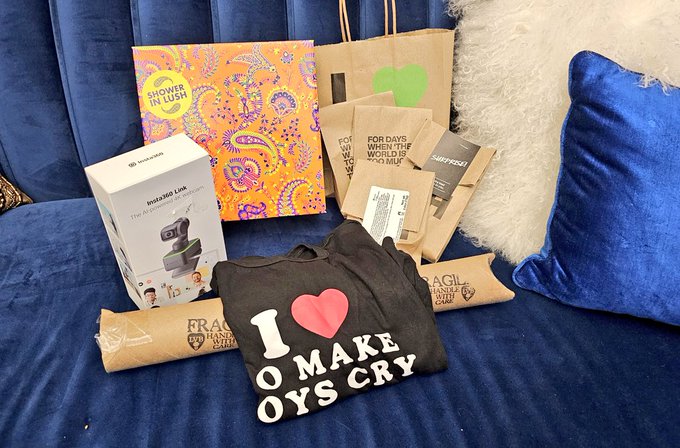 More birthday gifts rolling in 🥳 and there's still a big pile left to open from my mailbox. https://t<a href="/tag/throne"class="tags"><span>#throne</span></a><a href="/tag/wishlist"class="tags"><span>#wishlist</span></a>
