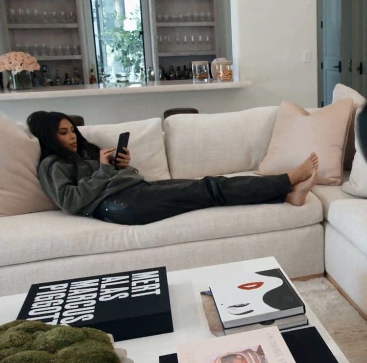 maybeeevirgo's tweet image. “sorry i have plans”

the plans: