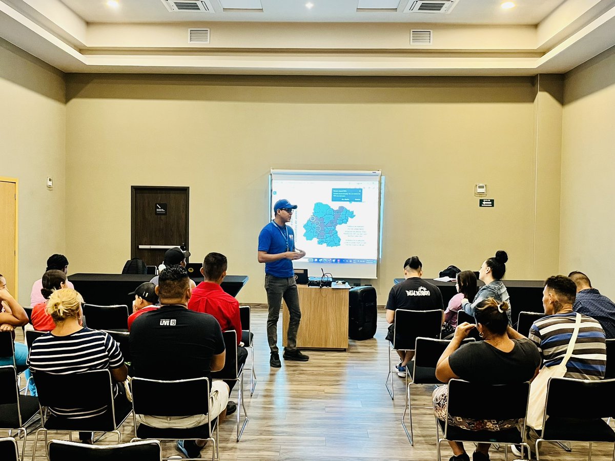 IvnAlamillo2's tweet photo. Las personas refugiadas merecen y tienen el derecho de restablecerse en ciudades que brindan oportunidades y derechos a la población. Bienvenidxs a 🦁 Gto. 👞 @AcnurMexico #EnGtoEsPosible #ConLasyLosRefugiados https://t.co/ZThq4ZTwHR