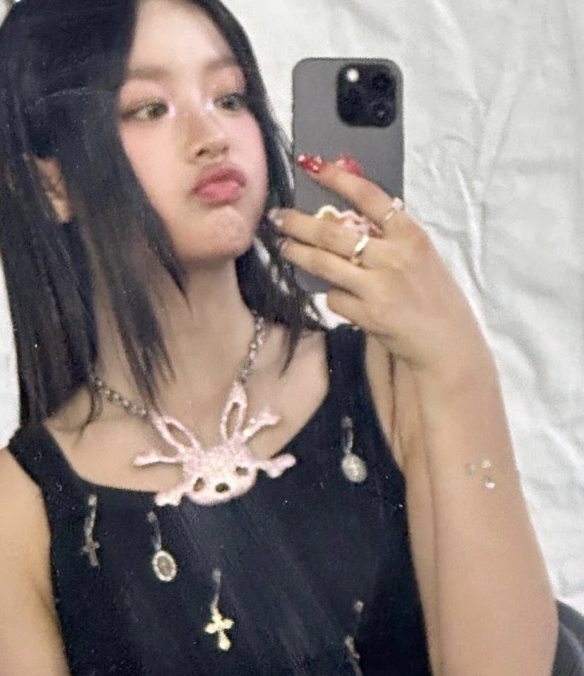 day ??? lf moots !! 

hii i’m rox and i’m looking for more mutuals :3

- 06’ eng 
- she/her 
- not new to #kpoptwt / #stantwt 
- enhypen , newjeans, bts, straykids

♡ / ↻ =  moots  &amp;  spread  !