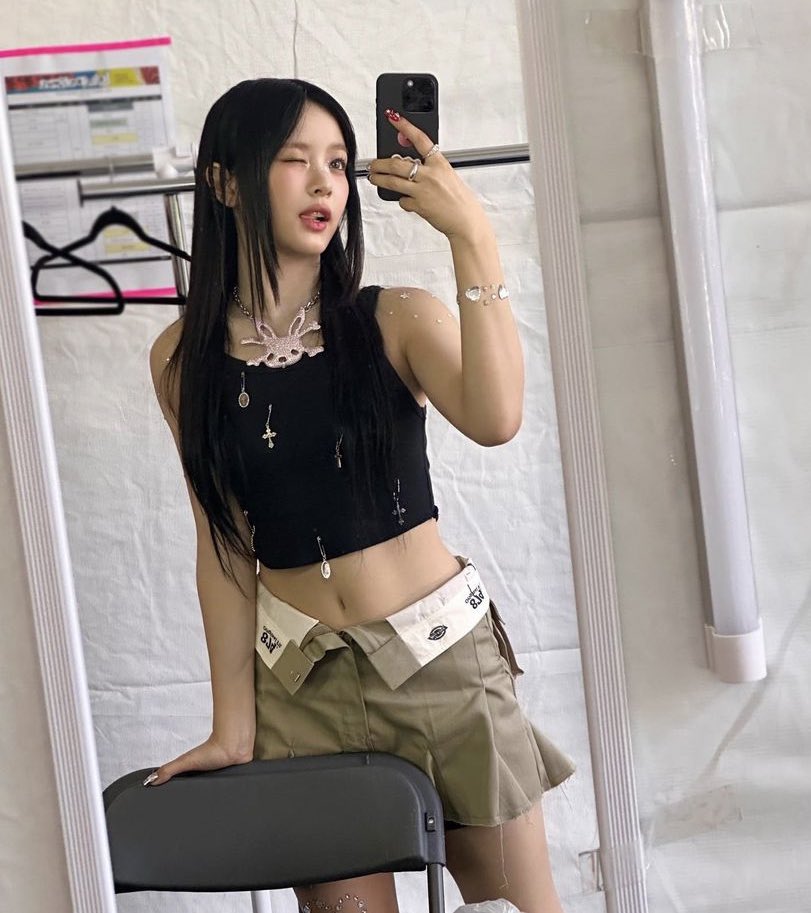 pjslaze's tweet photo. day ??? lf moots !! 

hii i’m rox and i’m looking for more mutuals :3

- 06’ eng 
- she/her 
- not new to #kpoptwt / #stantwt 
- enhypen , newjeans, bts, straykids

♡ / ↻ =  moots  &amp;  spread  ! https://t.co/mYqaBawAig