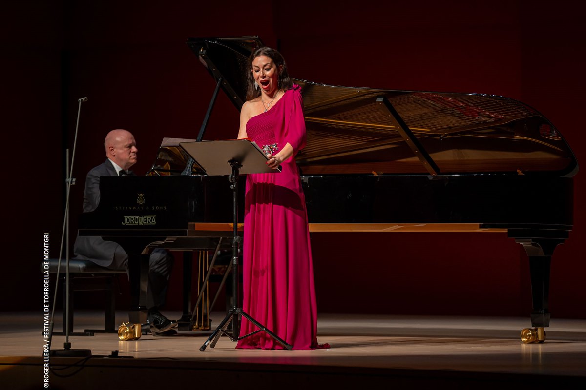 Emotiu #concert d'homenatge a Victoria de los Ángeles en el centenari del seu naixement amb @1erikagrimaldi i @guinovartalbert fent un recorregut pel repertori de la gran soprano catalana 🎶 @fundvda