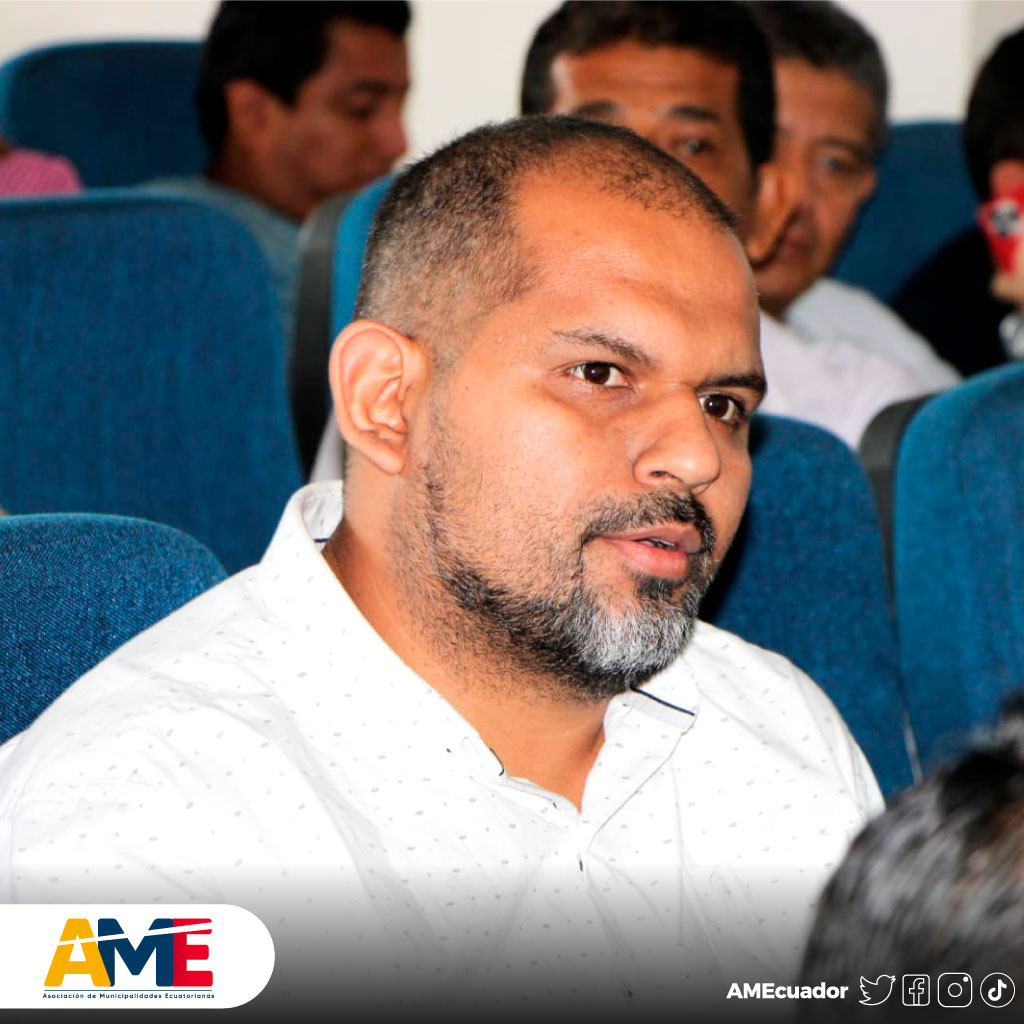 AMEcuador's tweet photo. #AMERegional4 | Josenka Moreira, coordinadora (e) dio la bienvenida a 50 funcionarios municipales de la Regional, que participaron de la jornada de capacitación sobre “El Plan de Asistencias Técnicas y Talleres Emergentes”.

✅Plan de desarrollo.
✅Gestión de riesgos.
✅Catastros https://t.co/xmP5DH4yzX