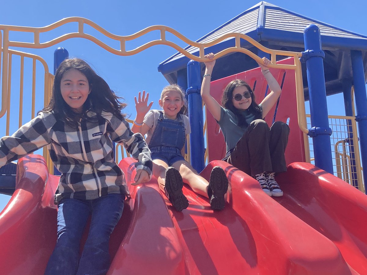 Melanie2146's tweet photo. It’s been a great start to the 2023  - 2024 school year at Phillips! Love having our students back on campus! 
#BeTheDifference
#MakingWaves https://t.co/SuzA8mNWMu