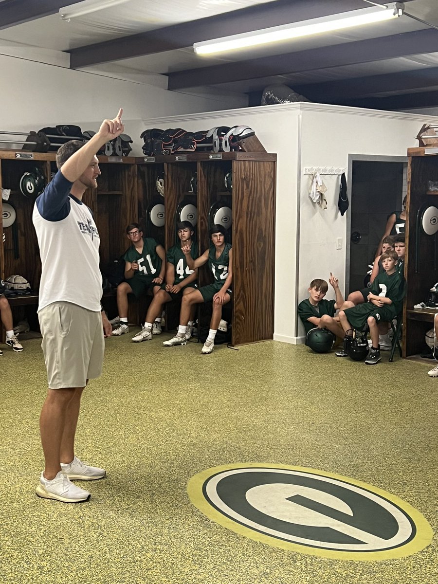 Edgewood_FB's tweet photo. Thanks to @StClark30 from coming and sharing God’s word with our guys today!! #wEAre #morethanfootball https://t.co/CpDII12kSQ