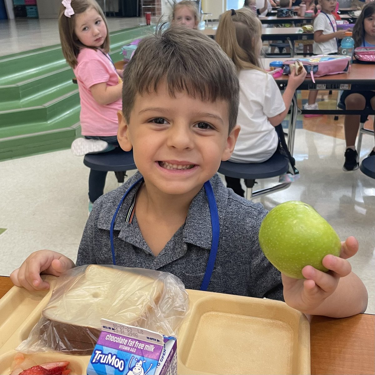 BWPrincipalHCSD's tweet photo. We had another great first day of school today! We loved getting to welcome back all our Blue Jays and seeing all their smiling faces throughout the building π #BestYearYet #SoManyGreatThingsToCome #FirstDayRoundTwo
Check out our Facebook page for more pictures from today too! https://t.co/RvpHqRYF4j