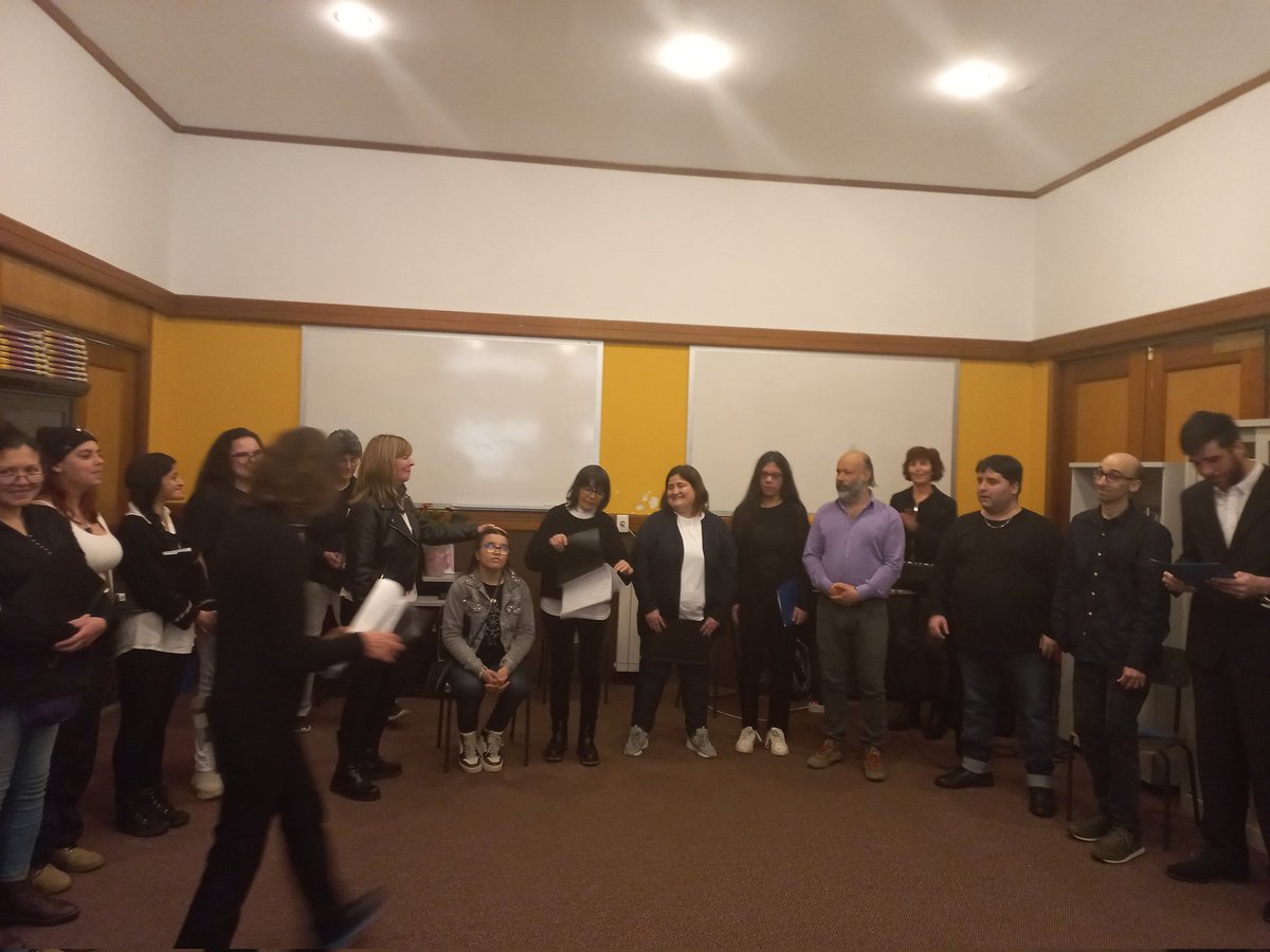 Prof_OYanez's tweet photo. *Conmemoración de los 50 años del Liceo 27 y reinauguración de su biblioteca.
*Excelente presentación del Coro de los liceos 27 y 34.
*Destacadas palabras de Mario Delgado Aparaín.
*Reencuentro de colegas.
*Testigos del compromiso de la dirección. https://t.co/Y3Zzmg1TQV