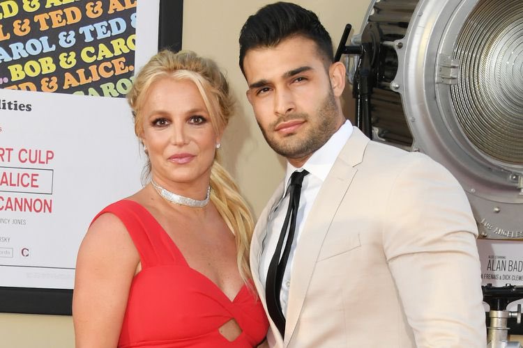 PopBase's tweet image. Sam Asghari is threatening to release ‘extraordinarily embarrassing’ information about Britney Spears if their prenup is not renegotiated, Page Six reports. 

He allegedly wants Britney to pay him more than what their prenup provides following their split.