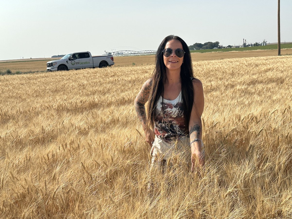 CordonGeisam's tweet photo. #outstandinginthefield ⁦@QuattroSeeds⁩ with ⁦@amanda_deeley⁩ in #AACSchrader #CWAD first I rated for #fus call her to book for #seed24 ⁦@FPGenetics⁩ https://t.co/FxCp4nWscU