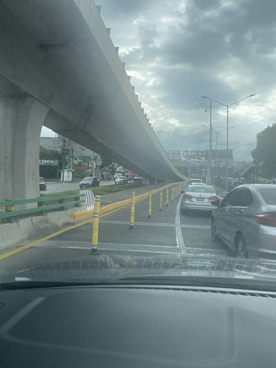 Al que se le ocurrió esto en la banda a avenida lomas verdes, díganle que es un pendejo <a href="/SoyNaucalpan/">Soy Naucalpan</a> <a href="/GobNau/">Ciudad Naucalpan / Gobierno Municipal 2025-2027.</a>