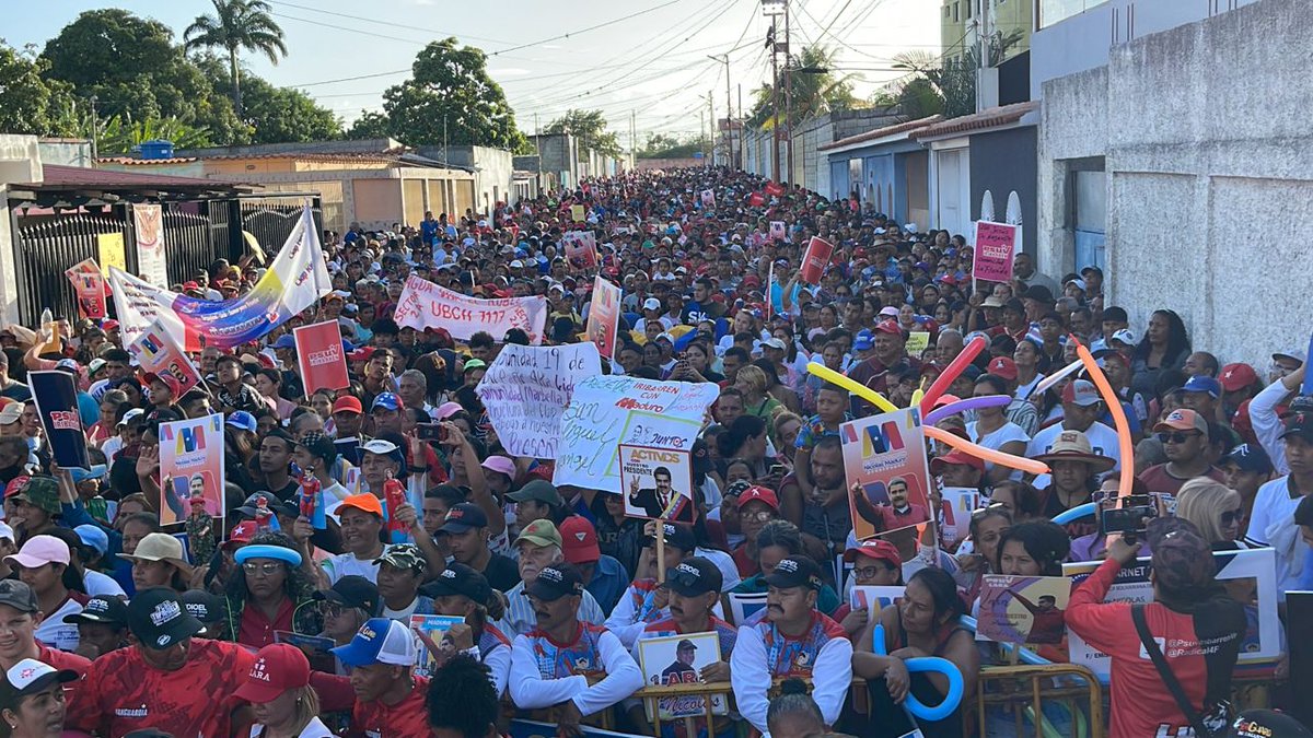 Este es el Pueblo de la Parroquia  Guerrera Ana Soto, aquí huele a lealtad y a Victoria en apoyo al Presidente <a href="/NicolasMaduro/">Nicolás Maduro</a>.

#BricoMilesPorTodoElPais ♥️

<a href="/PartidoPSUV/">PSUV</a> <a href="/dcabellor/">Diosdado Cabello R</a> <a href="/JacquelinePSUV/">Jacqueline Faria</a> <a href="/LuisJonasReyes/">Luis Jonás Reyes</a>