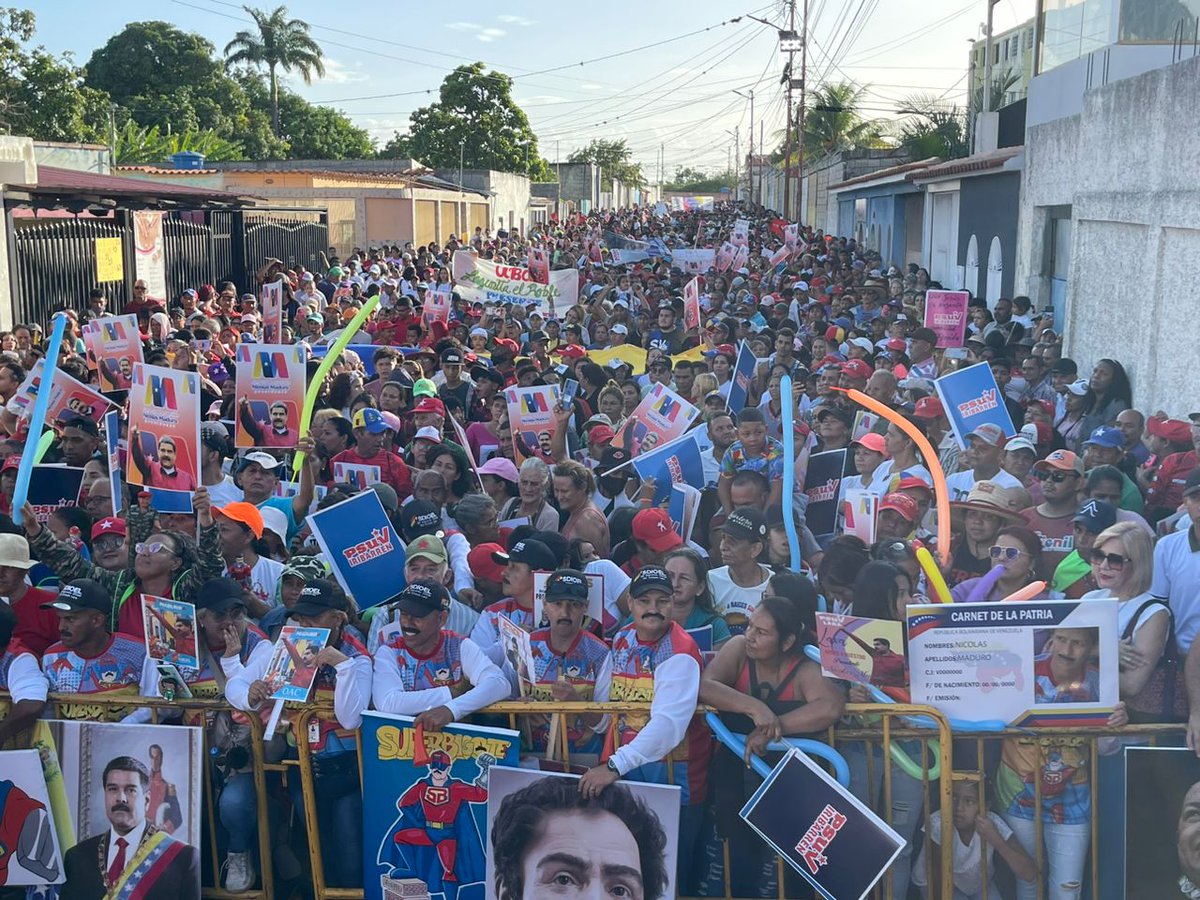 PsuvIribarrenVe's tweet photo. Este es el Pueblo de la Parroquia  Guerrera Ana Soto, aquí huele a lealtad y a Victoria en apoyo al Presidente @NicolasMaduro.

#BricoMilesPorTodoElPais ♥️

@PartidoPSUV @dcabellor @JacquelinePSUV @LuisJonasReyes https://t.co/Gsl3JDEo1K