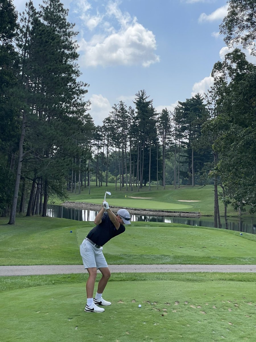 The Jaguars struggle on a very long, wet course at Apple Valley! Eli Duncan had a low score of 85 with a 
team score of 352. Keep learning and keep grinding! Better days ahead!