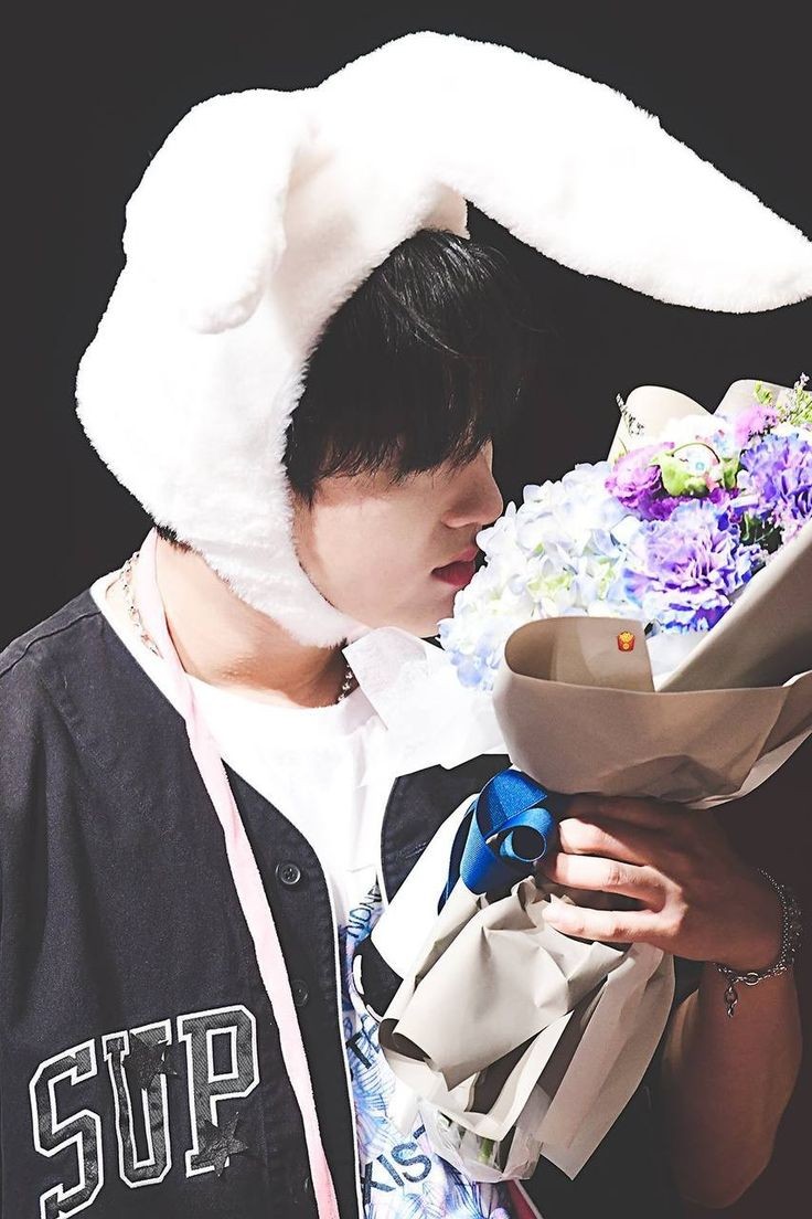 spearbinarchive's tweet photo. Hello? Remember me? I'll try to post more again 💫 I miss sharing my love for Changbin with you all 🥺

#changbin #창빈 #チャンビン #dwaekki #🐖🐇 

#StrayKids #스트레이키즈 
@Stray_Kids #YouMakeStrayKidsStay https://t.co/aXF2ef9rmX
