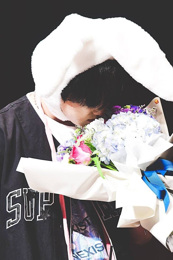 Hello? Remember me? I'll try to post more again 💫 I miss sharing my love for Changbin with you all 🥺

#changbin #창빈 #チャンビン #dwaekki #🐖🐇 

#StrayKids #스트레이키즈 
<a href="/Stray_Kids/">Stray Kids</a> #YouMakeStrayKidsStay