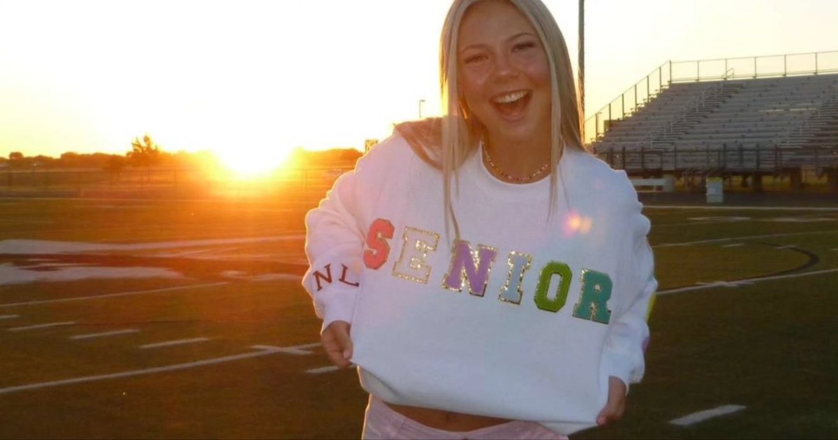 krb1121's tweet photo. Had a great last 1st day! This time we're seniors and we're gonna ruuuuuule the school!! @18UTXGloryRWB @CoachJayGwyn @RodneyDeLong @softballmabank @CSA_Athletes @MabankISD #senior2024 #seniorsunrise #seniorthings #last1st #beintentional #bethelight https://t.co/zeeIhkDL8T