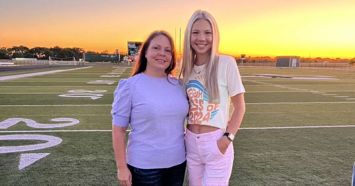 krb1121's tweet photo. Had a great last 1st day! This time we're seniors and we're gonna ruuuuuule the school!! @18UTXGloryRWB @CoachJayGwyn @RodneyDeLong @softballmabank @CSA_Athletes @MabankISD #senior2024 #seniorsunrise #seniorthings #last1st #beintentional #bethelight https://t.co/zeeIhkDL8T