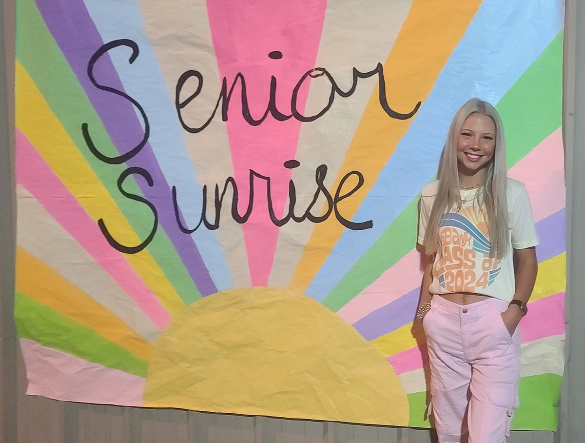 krb1121's tweet photo. Had a great last 1st day! This time we're seniors and we're gonna ruuuuuule the school!! @18UTXGloryRWB @CoachJayGwyn @RodneyDeLong @softballmabank @CSA_Athletes @MabankISD #senior2024 #seniorsunrise #seniorthings #last1st #beintentional #bethelight https://t.co/zeeIhkDL8T