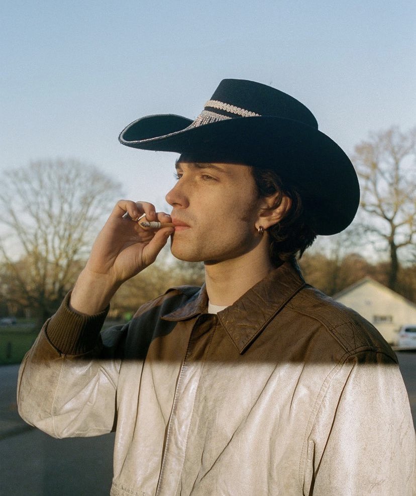 myhonestfface's tweet photo. apparently being a hot cowboy is an august 17th baby thing! https://t.co/VPViCoWHST