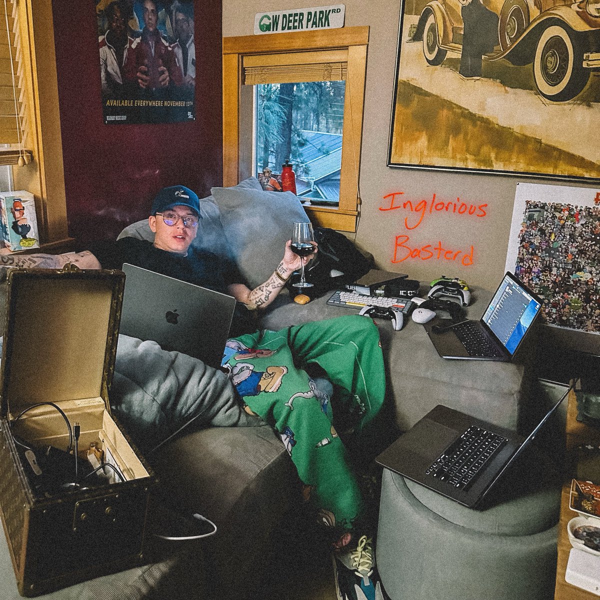 Logic Just dropped the intro song to his first FREE mixtape in 10 years in his discord!!! It’s called Inglorious Basterd go check it out!