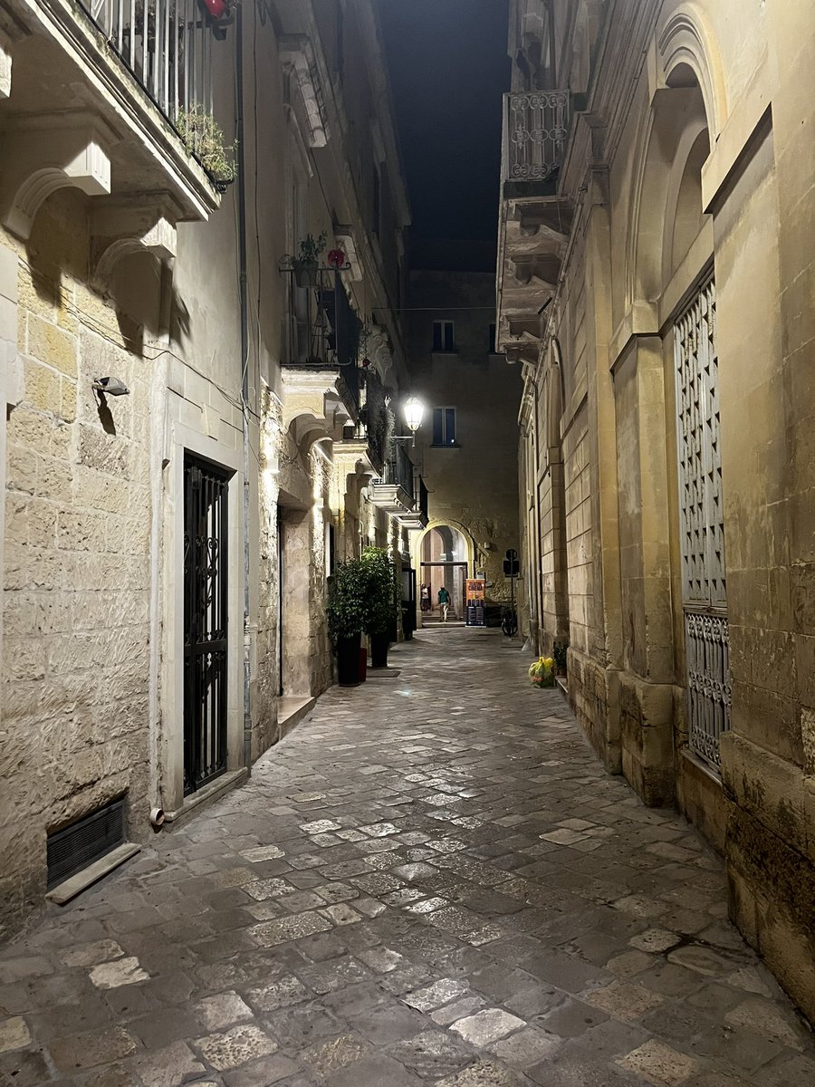 De Cadiz a Puglia con noche pretty much something en Barna.
Lo de vivir el verano con la quinta puesta.