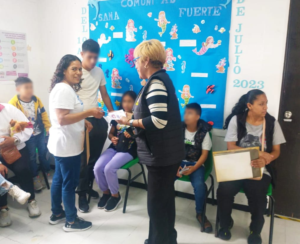 DianaStephanyLG's tweet photo. ¡Excelente #miércoles! Tu Defensoría Municipal de #DerechosHumanos impartió pláticas en la Unidad Médica Familiar #UMF La Higuera, el Centro de Salud de Las Colonias y el Consultorio Periférico Hogares de Atizapán donde les dimos a conocer sus #derechos  a las y los #atizapenses https://t.co/kb4eUerzMm