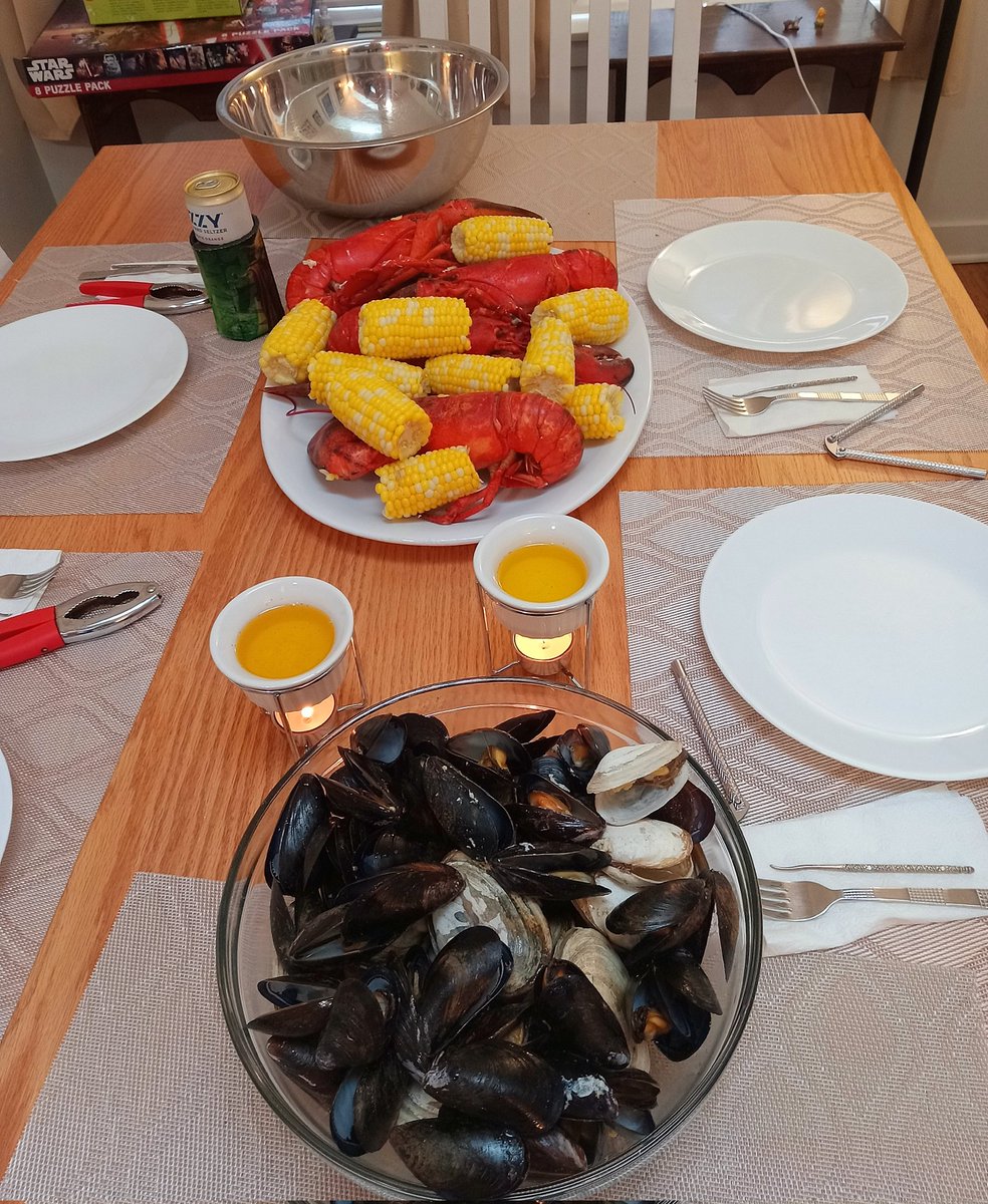 Vacation in Maine needs a full lobster dinner 🦞🌽🧈 #vacation