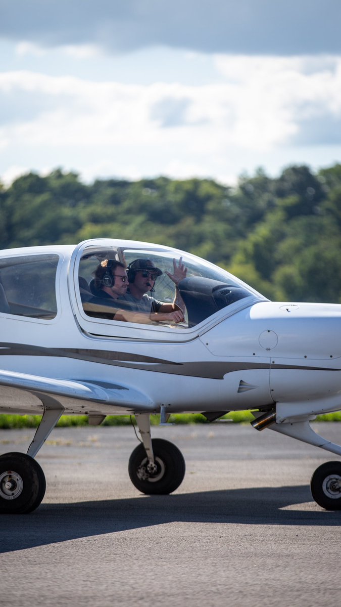 NismoHuncho's tweet image. Chilled at the downtown Airport today and did some plane spotting 

#diamondaircraft #da40 #aviation #aviationgeek #planespotting