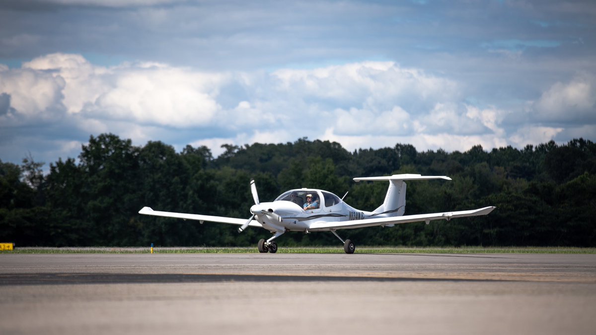 NismoHuncho's tweet image. Chilled at the downtown Airport today and did some plane spotting 

#diamondaircraft #da40 #aviation #aviationgeek #planespotting