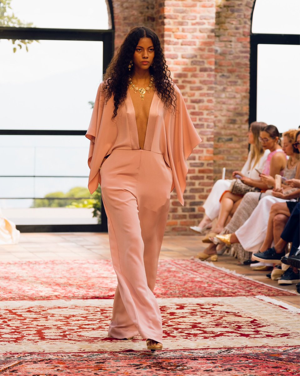 robertocorreau's tweet photo. Memorias de Colombiamoda 2023 | Nazarit Machín
#colombiamoda2023 #colombiamoda #runway #photography https://t.co/EQHMTx99Gi