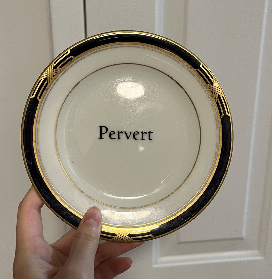 roadk1llangel's tweet photo. darling we have company bring out the fine china https://t.co/51pvlMcvoX