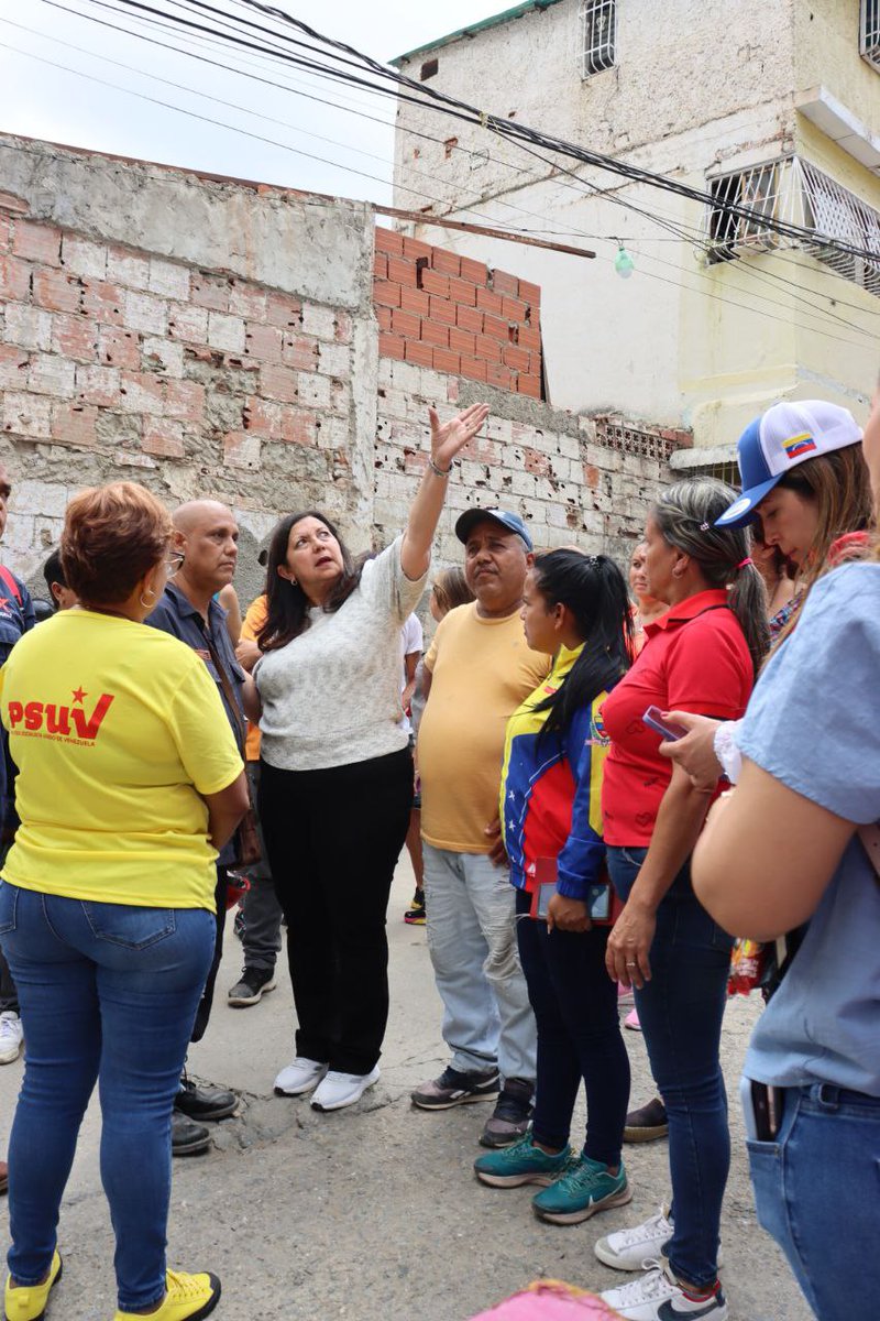 En inspección al sector Santa Ana de Antímano, recorrimos espacios de esta parroquia y conversamos con la comunidad, que explicó sus necesidades más sentidas.

#BricoMilesPorTodoElPaís