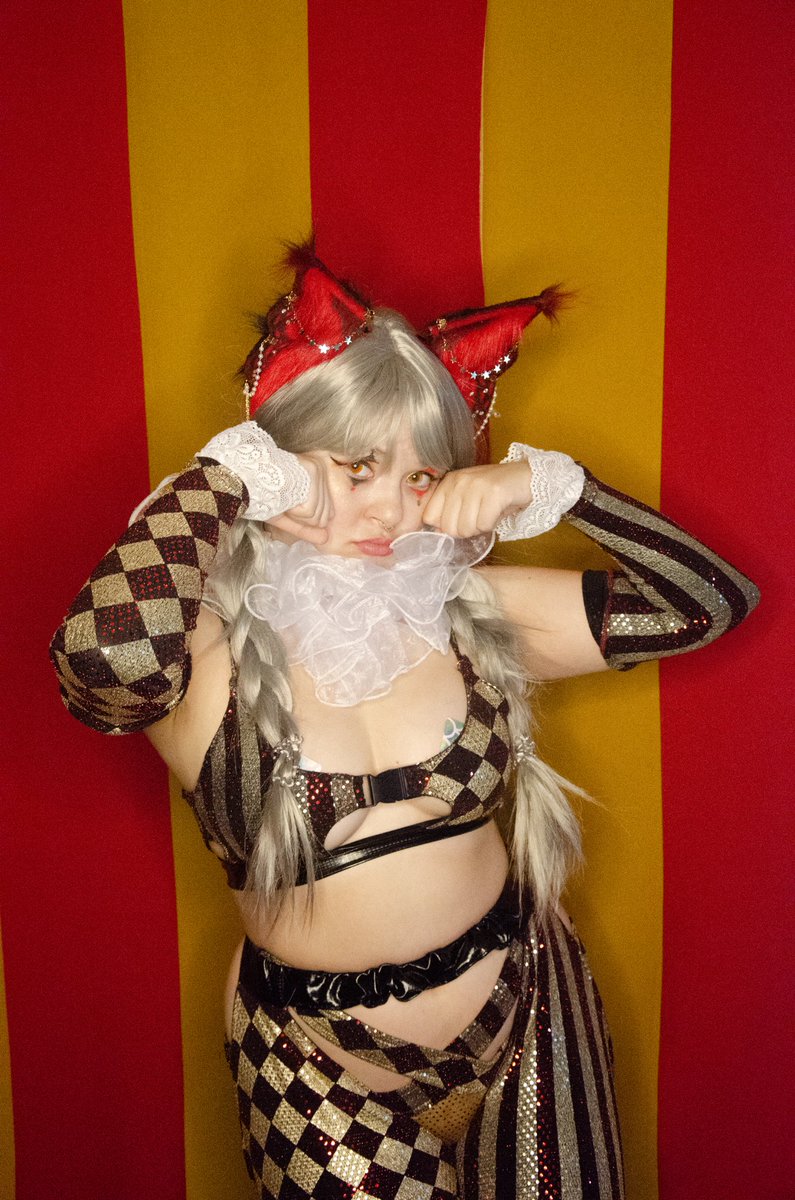 Dobutsu_Lounge's tweet photo. Won’t you come see us? 🤡 We’ve got a great lineup of acts! 🎪 Saboten is just a couple weeks away! Stop by the Deer Valley room on Saturday! 8pm! 🪄🌵

Babe: xxmelonholicxx
📸: Rosy Rhino Photography

#circustheme #circuscosplay #lewd #sexyclown #lewdcosplay #dobutsulounge https://t.co/4WX18k0TIJ